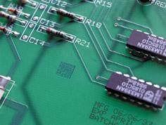 電子產(chǎn)品及零配件高效追溯解決方案 PVC板噴碼機與電子零部件噴印技術(shù)解析